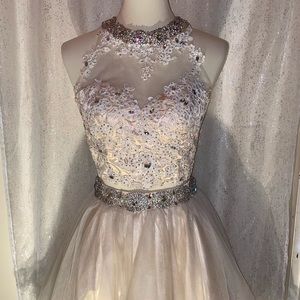 BRAND:May Queen Couture COLOR: Cream,white SIZE:8